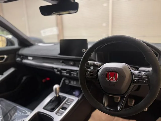 Honda CIVIC TYPE R RACING BLACK PACKAGE 2026 — миниатюра 4