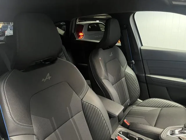 Renault CAPTUR ESPRIT ALPINE FULL HYBRID E-TECH 2025 — миниатюра 3