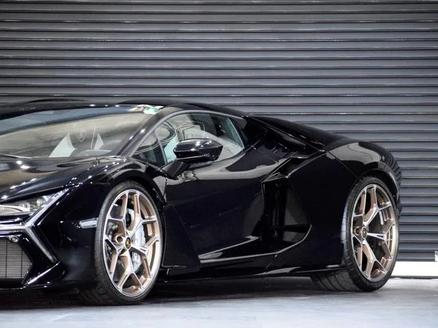 Lamborghini REVUELTO BASE GRADE 2024 — миниатюра 4