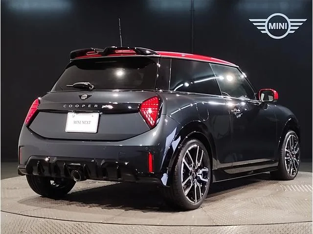 MINI MINI JOHN COOPER WORKS JOHN COOPER WORKS TRIM 2025 — миниатюра 3
