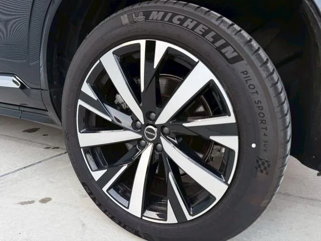 Volvo XC90 ULTRA B5 AWD 2025 — миниатюра 4