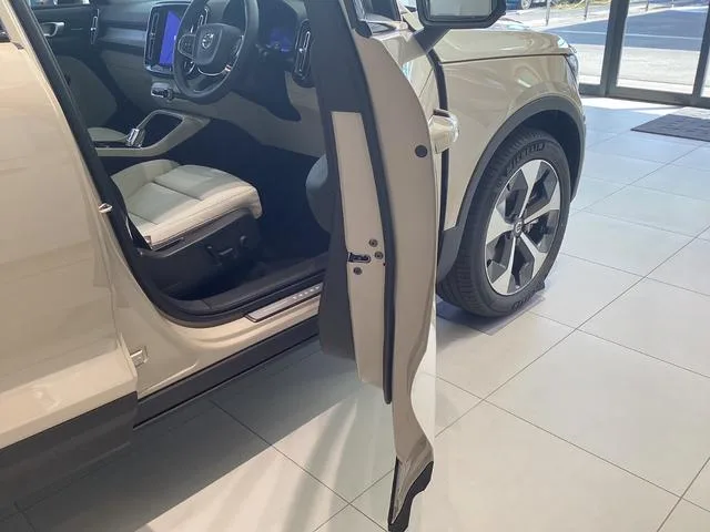 Volvo XC40 ULTRA B4 AWD DARK EDITION 2025 — миниатюра 4