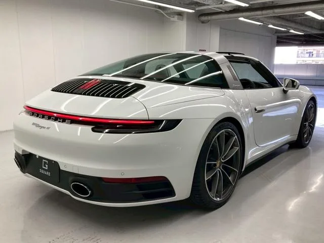 Porsche 911 2024 — миниатюра 4