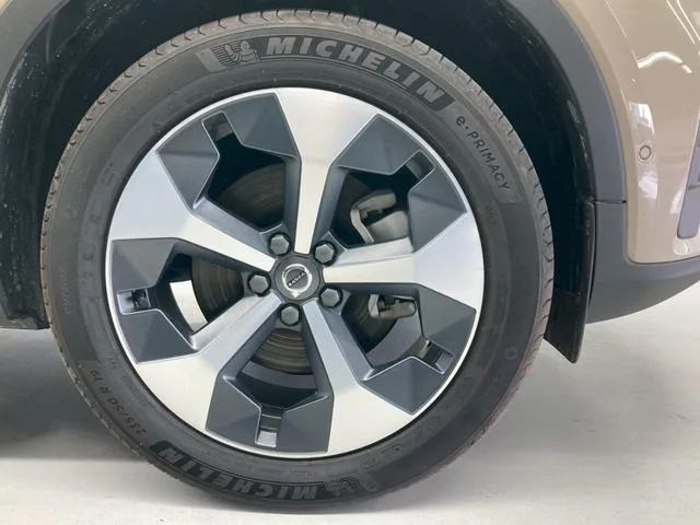 Volvo XC40 ULTRA B4 AWD 2025 — миниатюра 3