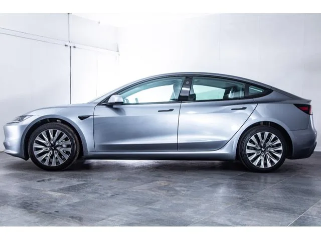 Tesla Model 3 RWD 2025 — миниатюра 3