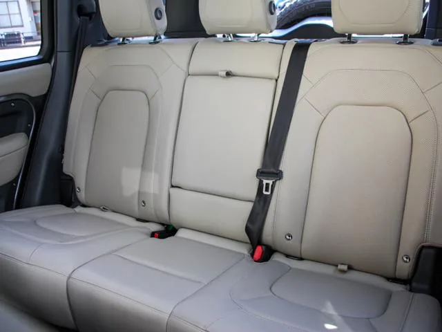Land Rover Defender 110 EASTNOR DARK EDITION 2023 — миниатюра 4