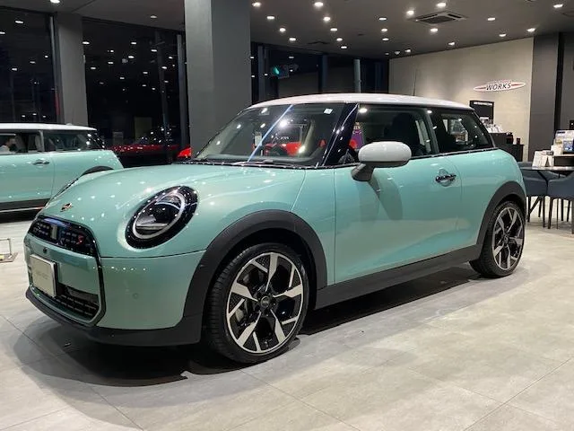 MINI MINI COOPER S CLASSIC TRIM 2024 — фото 1, купить с доставкой в Москву