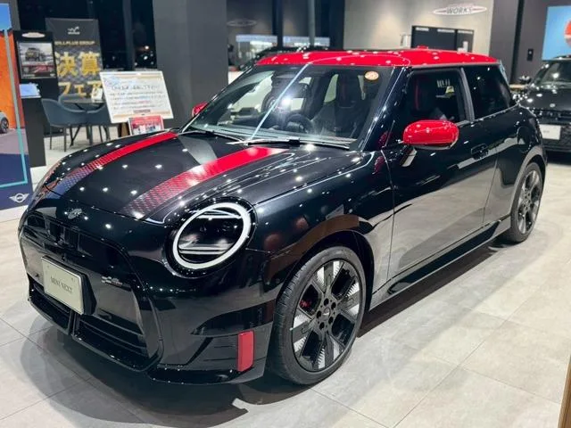 MINI MINI JOHN COOPER WORKS E JOHN COOPER WORKS TRIM 2025 — фото 1, купить с доставкой в Москву