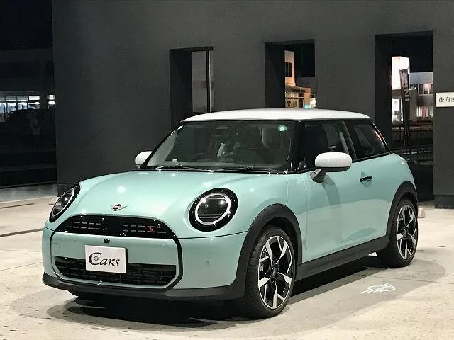 MINI MINI COOPER S CLASSIC TRIM 2024 — фото 1, купить с доставкой в Москву