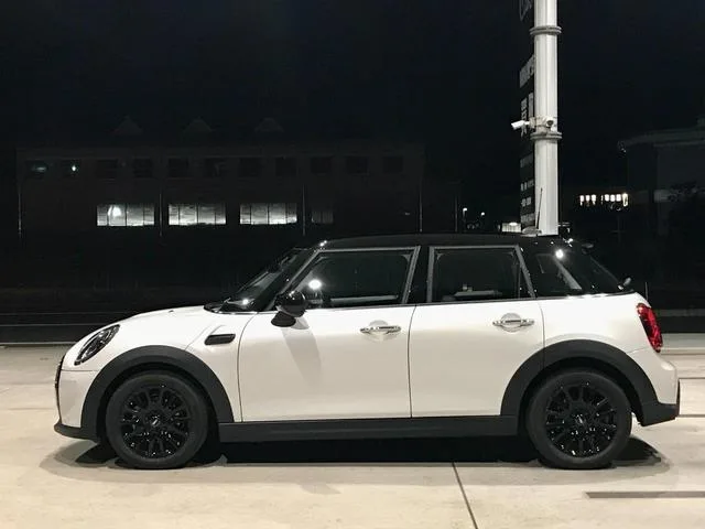 MINI MINI COOPER D PREMIUM PLUS PACKAGE CLASSIC TRIM 2023 — миниатюра 2