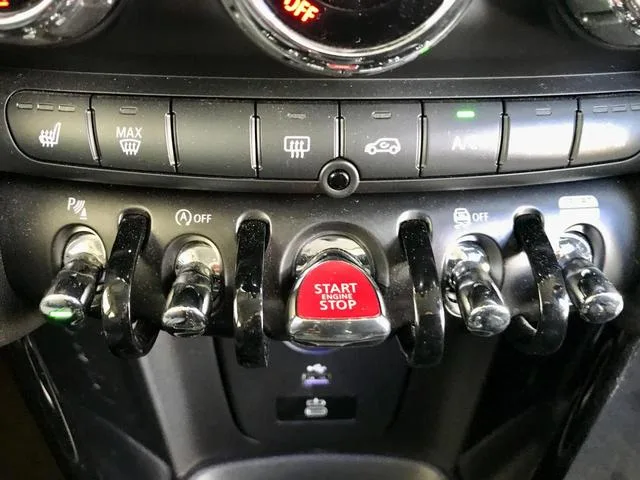 MINI MINI COOPER D PREMIUM PLUS PACKAGE CLASSIC TRIM 2023 — миниатюра 5