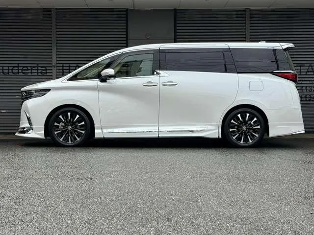 Toyota ALPHARD HYBRID EXECUTIVE LOUNGE 2025 — миниатюра 3