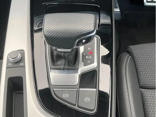 Audi A4 AVANT BLACK STYLE PLUS 2023 — миниатюра 4