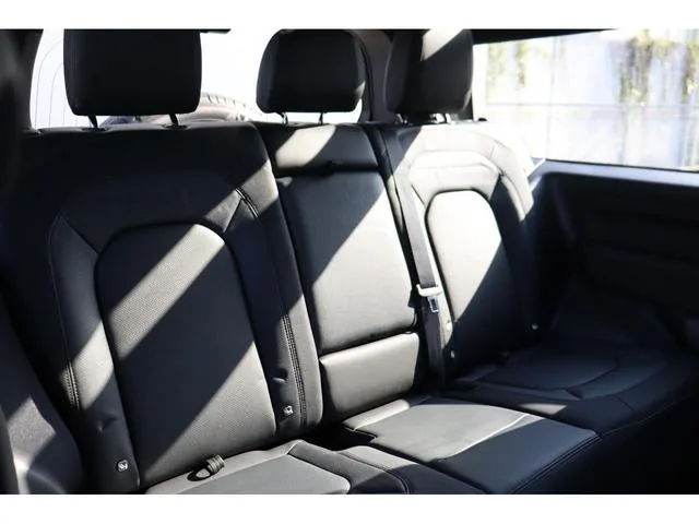 Land Rover Defender 90X-DYNAMIC SE D300 2024 — миниатюра 4