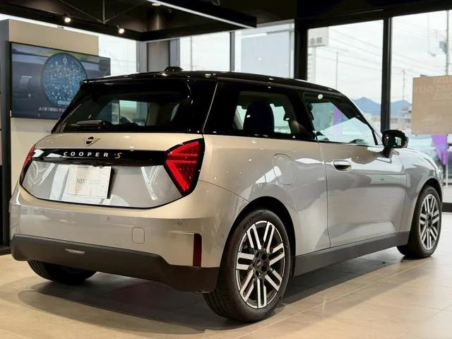 MINI MINI COOPER SE CLASSIC TRIM 2025 — миниатюра 2