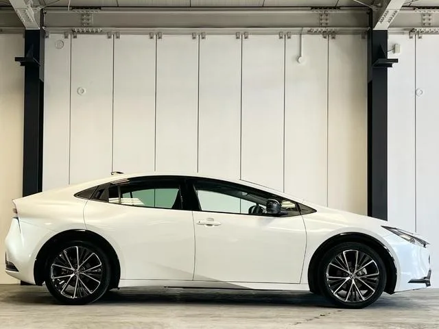 Toyota Prius Z 2023 — миниатюра 2