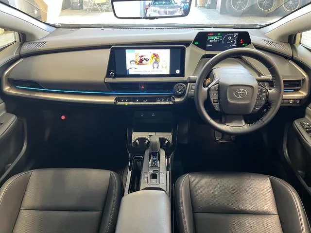 Toyota Prius Z 2023 — миниатюра 5