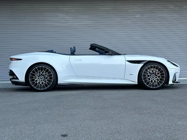 Aston Martin DBS SUPERLEGGERA VOLANTE 2023 — миниатюра 4