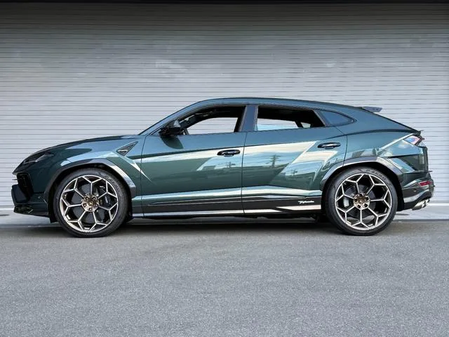 Lamborghini Urus 2024 — миниатюра 3