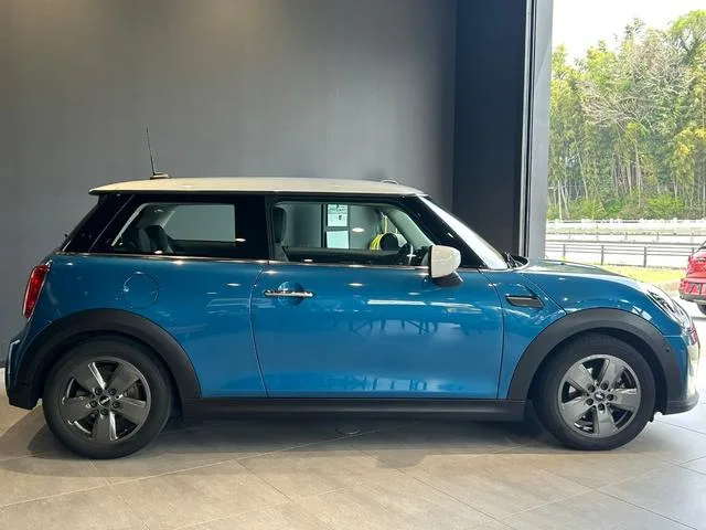 MINI MINI COOPER D CLASSIC TRIM 2022 — миниатюра 2
