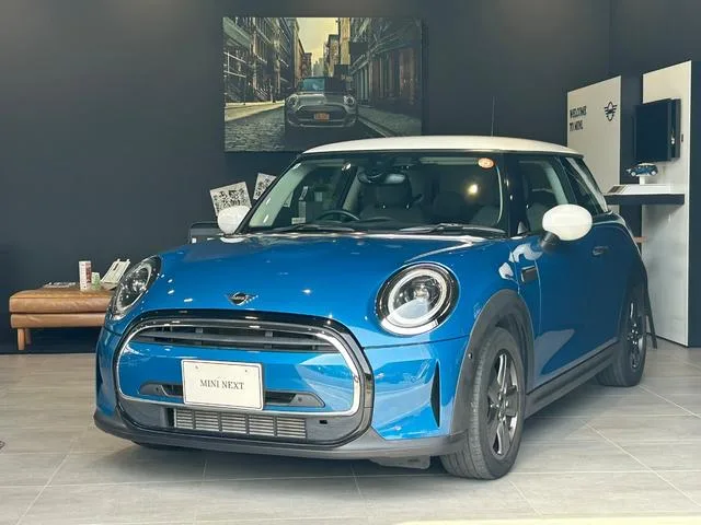 MINI MINI COOPER D CLASSIC TRIM 2022 — фото 1, купить с доставкой в Москву