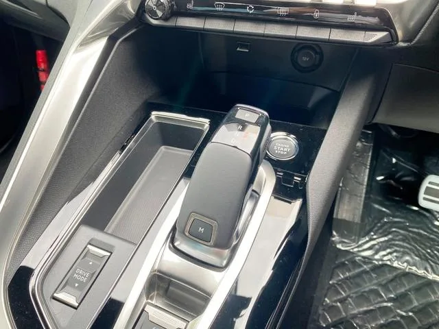 Peugeot 3008 GT BLUE HDI BLACK PACK 2023 — миниатюра 5