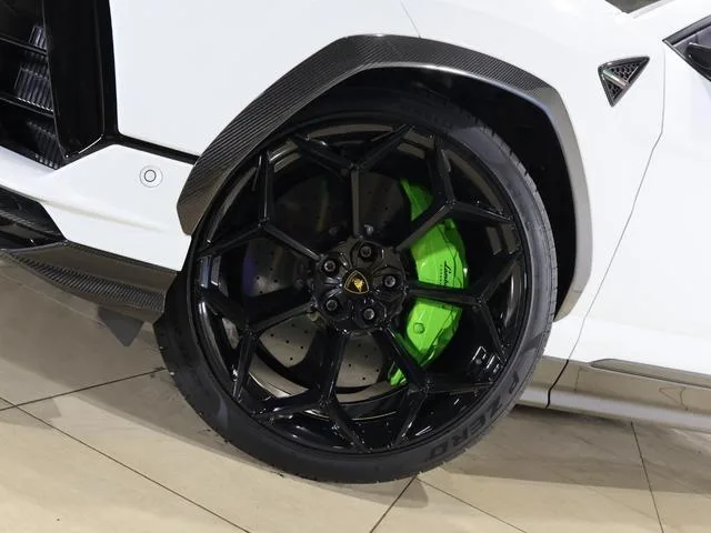 Lamborghini URUS 2024 — миниатюра 4