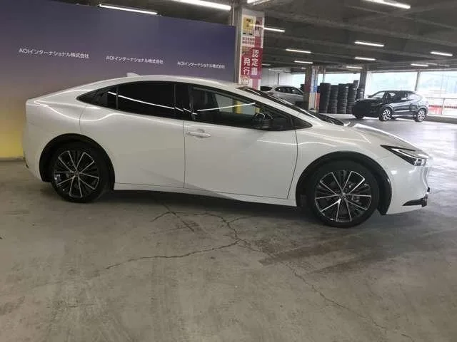 Toyota Prius Z 2023 — миниатюра 3