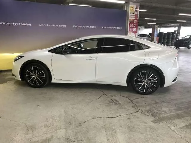 Toyota Prius Z 2023 — миниатюра 4