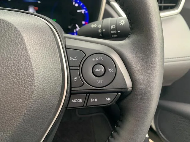 Toyota CorollaCross HYBRID Z 2023 — миниатюра 5