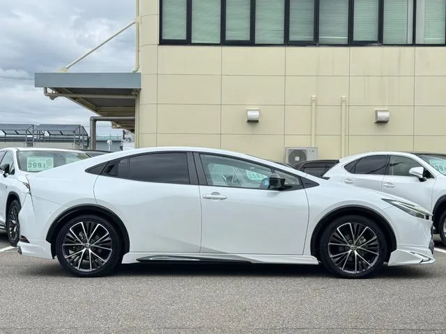 Toyota Prius Z 2023 — миниатюра 4