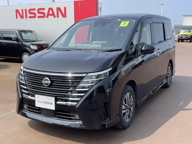 Nissan SERENA HIGHWAY STAR V 2023 — фото 1, купить с доставкой в Москву