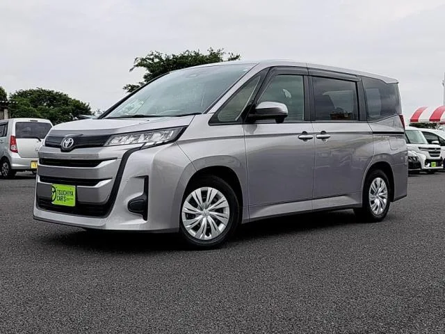 Toyota NOAH X 2023 — фото 1, купить с доставкой в Москву