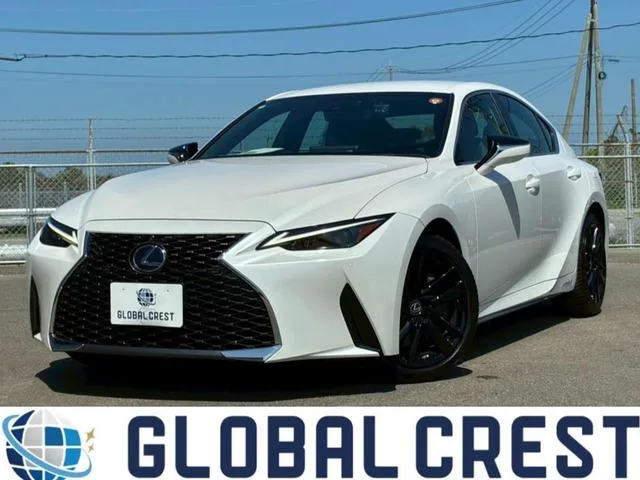 Lexus IS IS300H 2022 — фото 1, купить с доставкой в Москву