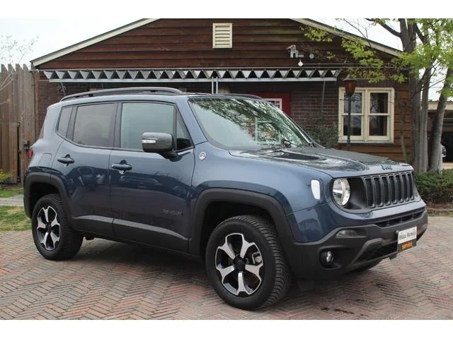 Chrysler Jeep JEEP RENEGADE 4xe TRAILHAWK 4xe 2023 — фото 1, купить с доставкой в Москву