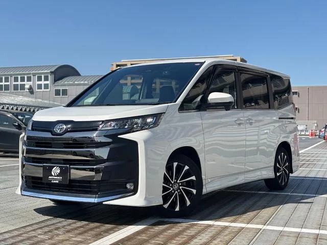 Toyota NOAH S-Z 2023 — фото 1, купить с доставкой в Москву