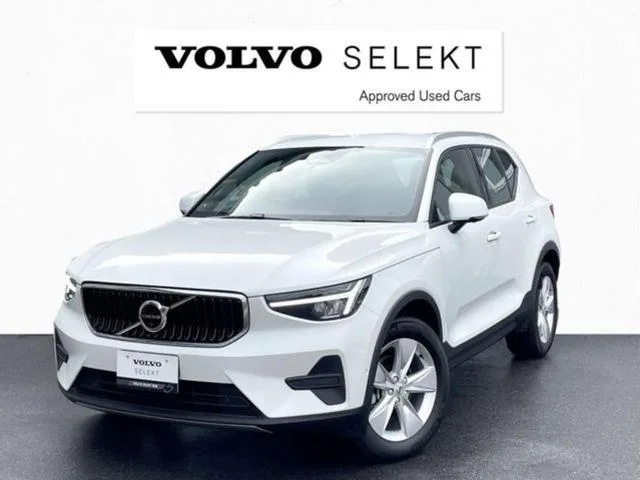 Volvo XC40 PLUS B3 2023 — фото 1, купить с доставкой в Москву