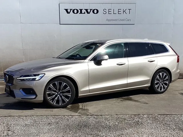 Volvo V60 ULTIMATE B4 2023 — фото 1, купить с доставкой в Москву