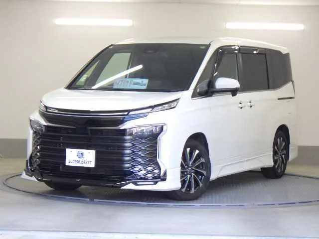 Toyota VOXY HYBRID S-Z 2023 — фото 1, купить с доставкой в Москву
