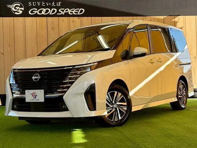 Nissan SERENA E-POWER HIGHWAY STAR V 2023 — фото 1, купить с доставкой в Москву