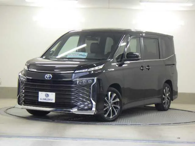 Toyota VOXY HYBRID S-Z 2023 — фото 1, купить с доставкой в Москву