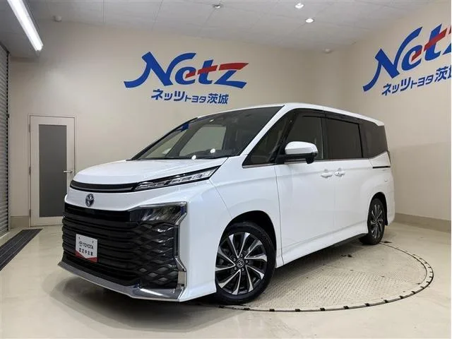 Toyota VOXY HYBRID S-Z 2023 — фото 1, купить с доставкой в Москву