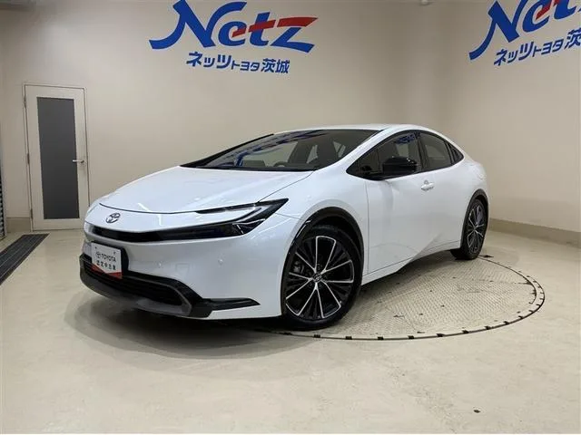Toyota Prius Z 2023 — фото 1, купить с доставкой в Москву