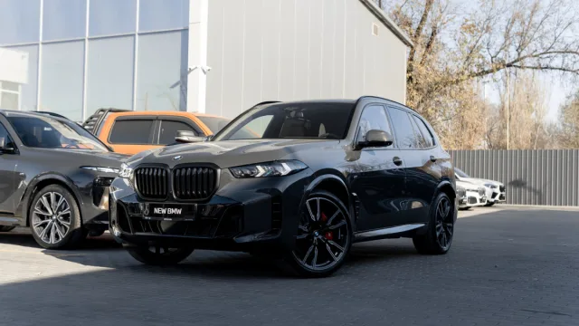 BMW X5 2025 — фото 1, купить с доставкой в Москву