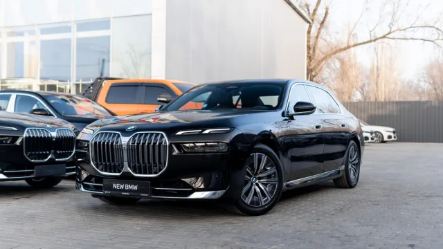 BMW 7 серии 2025 — фото 1, купить с доставкой в Москву