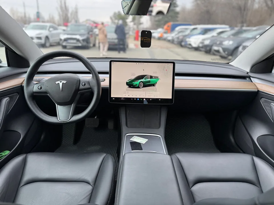 Tesla Model 3 2023 — фото 1, купить с доставкой в Москву