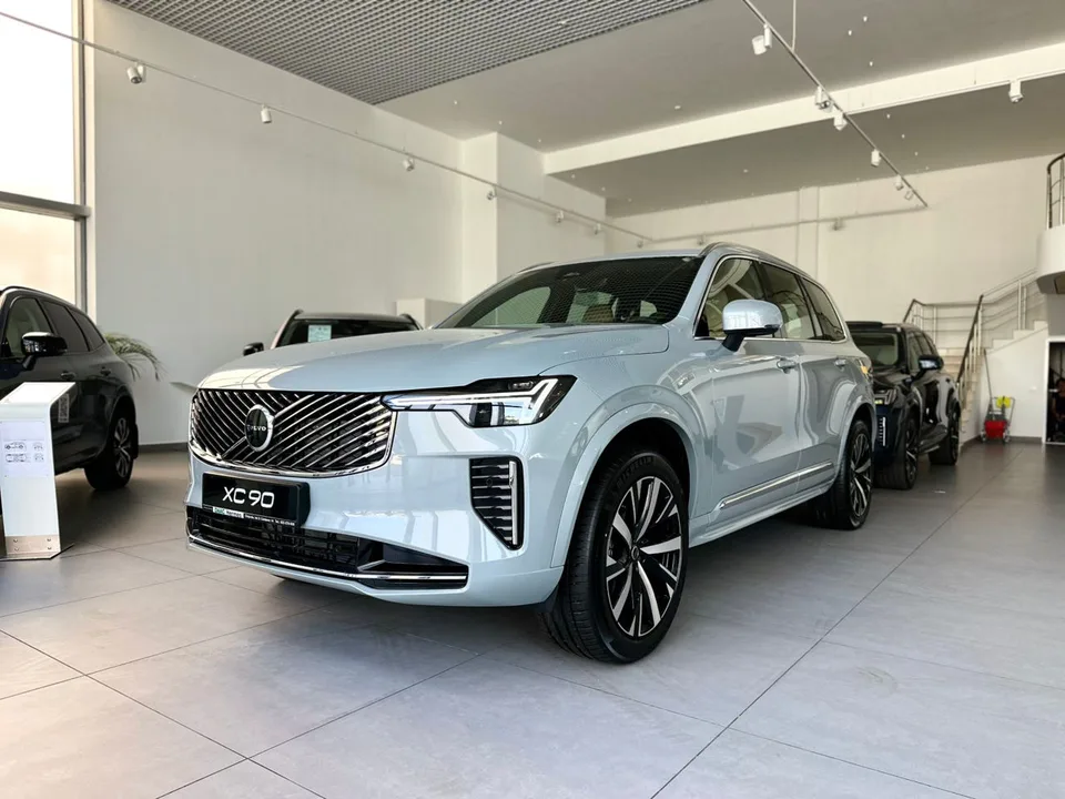 Volvo XC90 2025 — фото 1, купить с доставкой в Москву