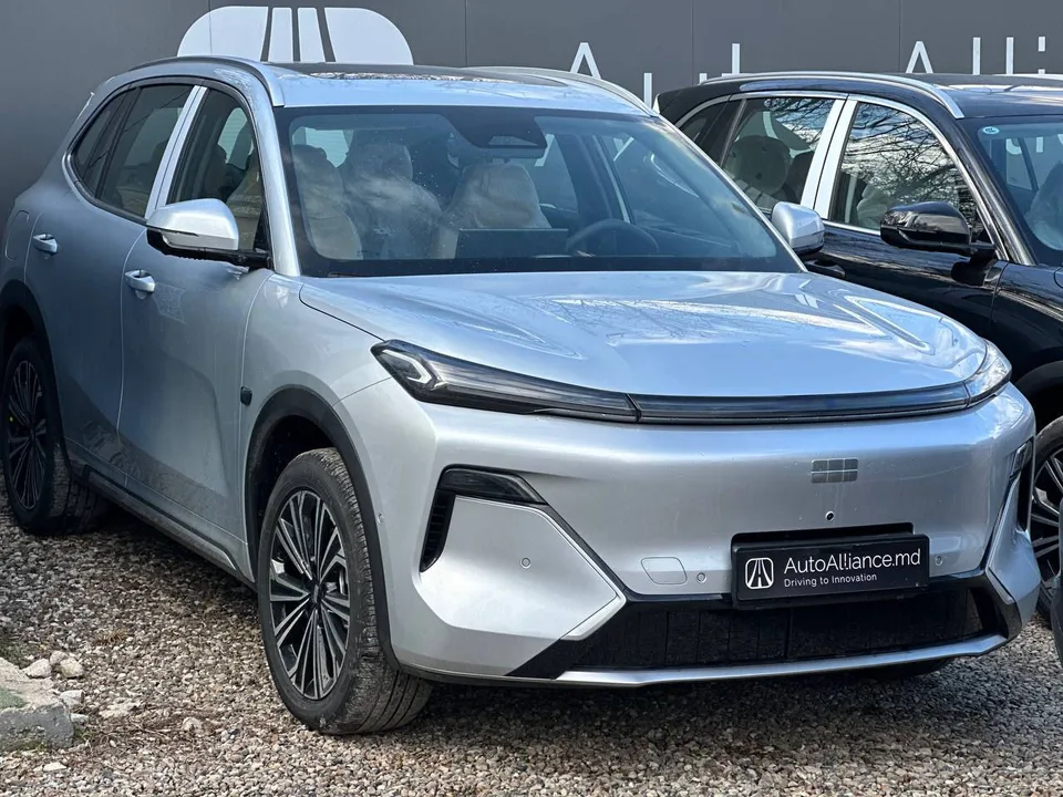 Geely EX5 EM-i 2026 — фото 1, купить с доставкой в Москву