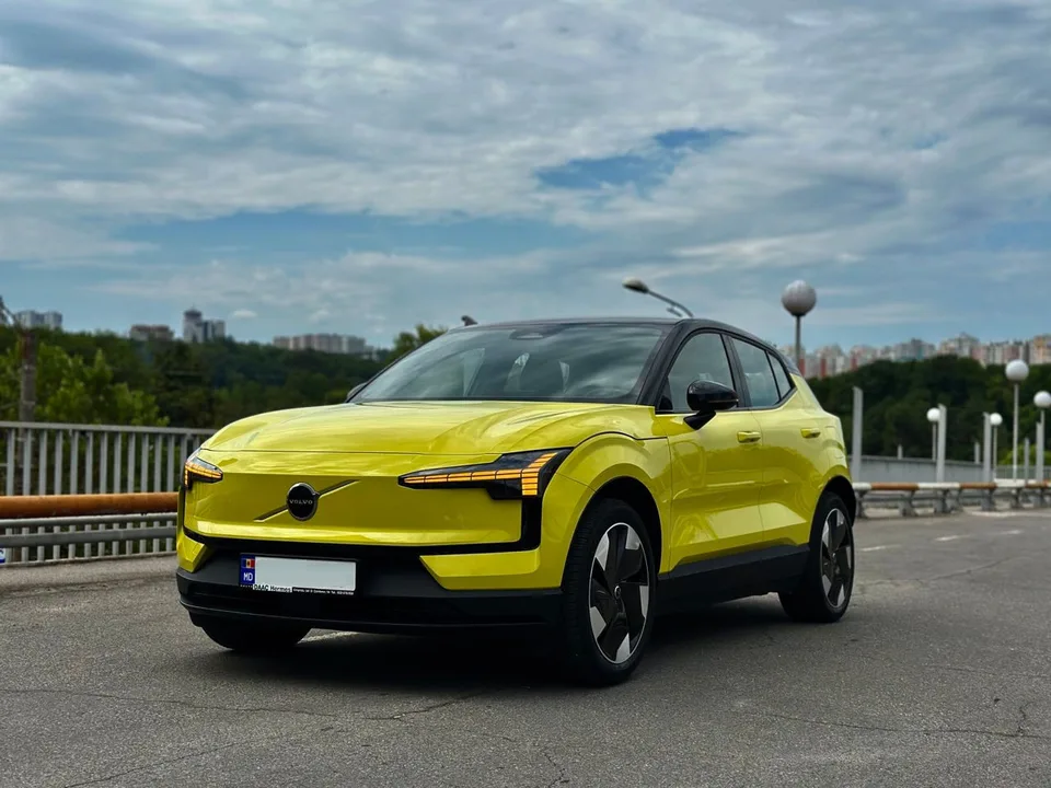 Volvo EX30 2024 — фото 1, купить с доставкой в Москву