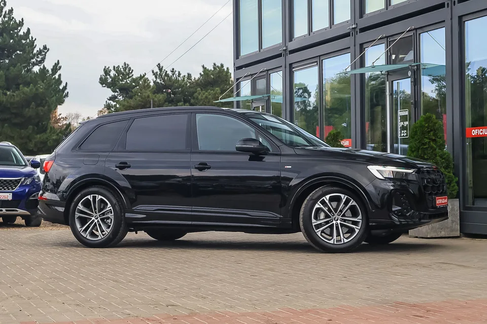 Audi Q7 2025 — фото 1, купить с доставкой в Москву